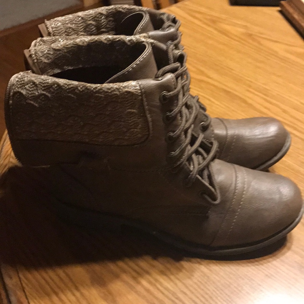 Boots - Picture 5 of 5